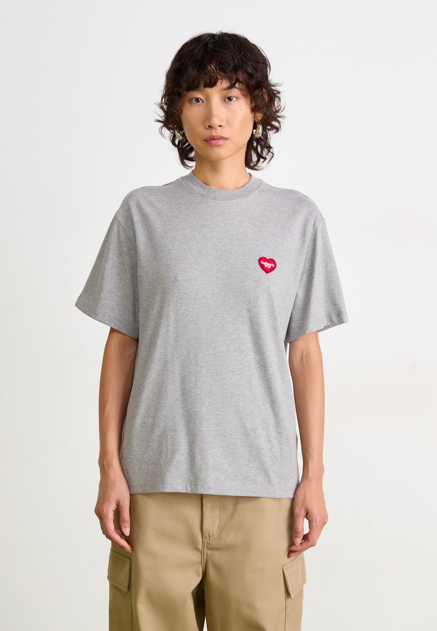 Футболка Carhartt WIP HEART PATCH, Grey Heather/Red/Grey
Футболка Carhartt WIP HEART PATCH, Grey Heather/Red/Grey