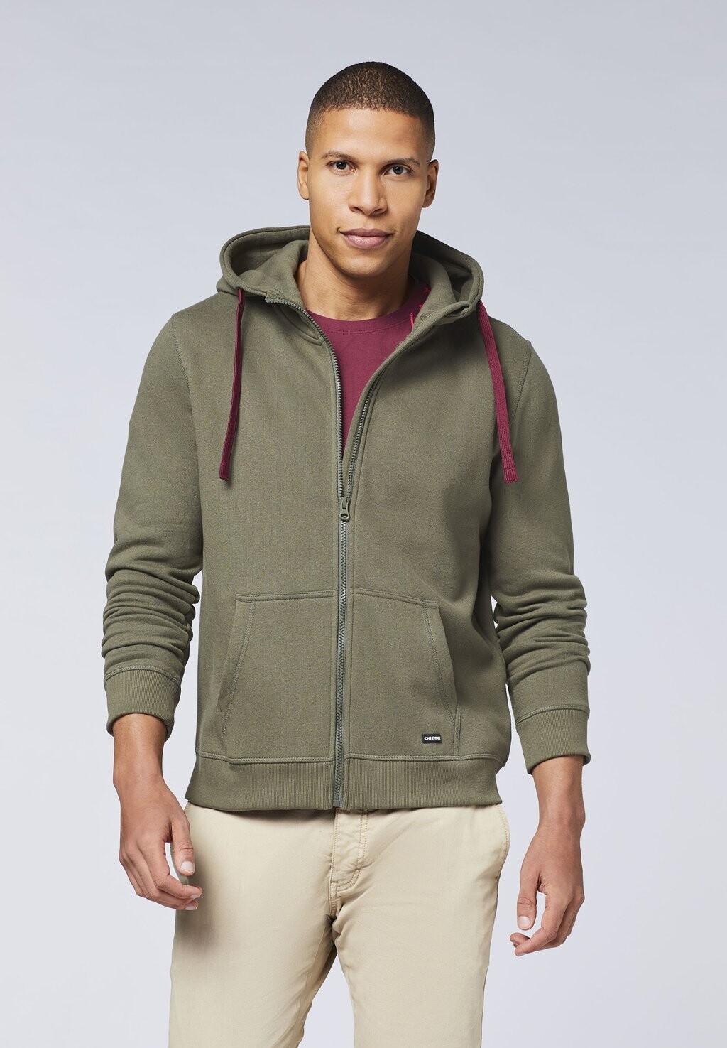 Толстовка на молнии KAPUZEN MIT -LOGO Chiemsee, темно-зеленый
Толстовка на молнии KAPUZEN MIT -LOGO Chiemsee, темно-зеленый