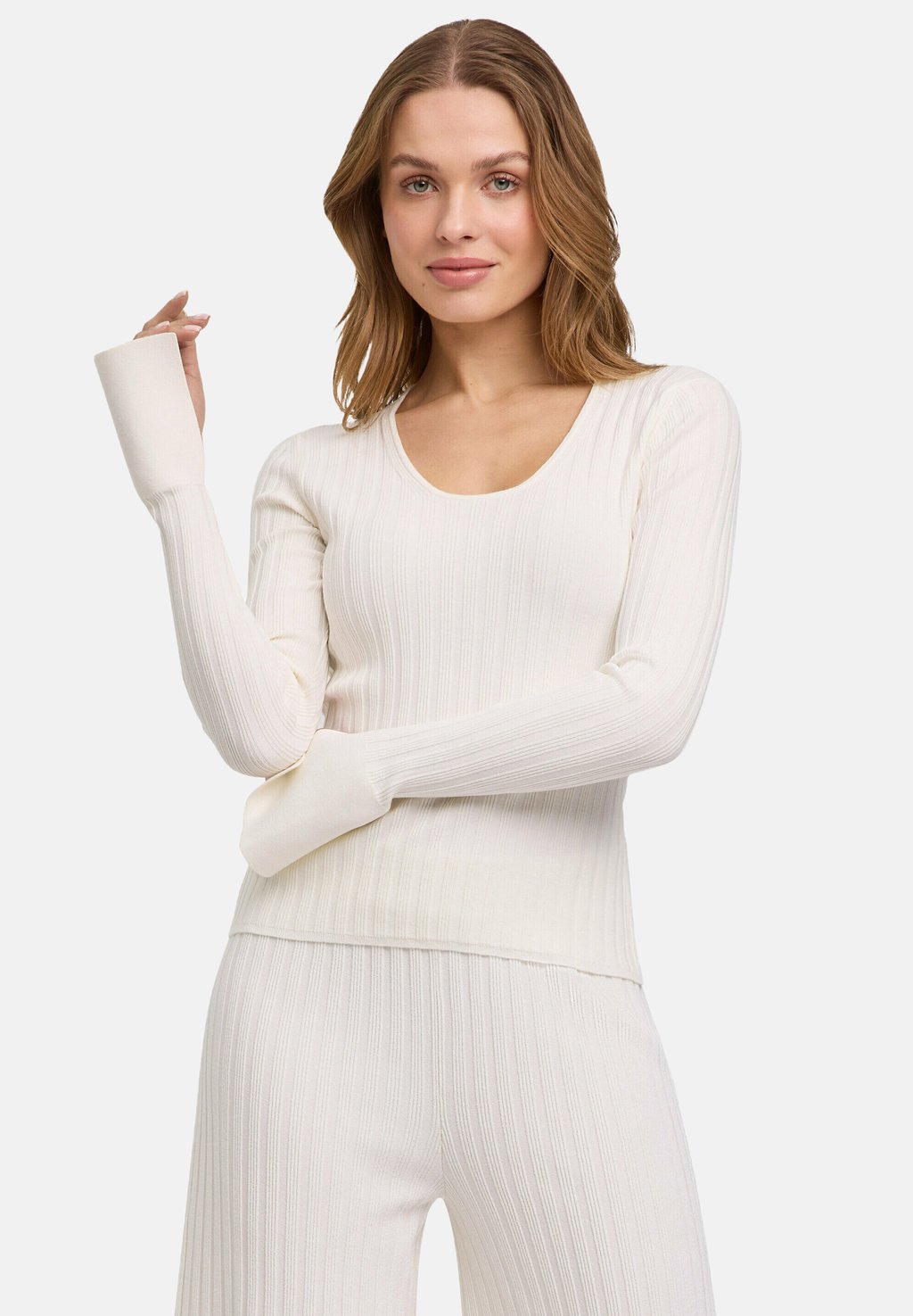 Джемпер FALKE, молочный
Джемпер FALKE, молочный