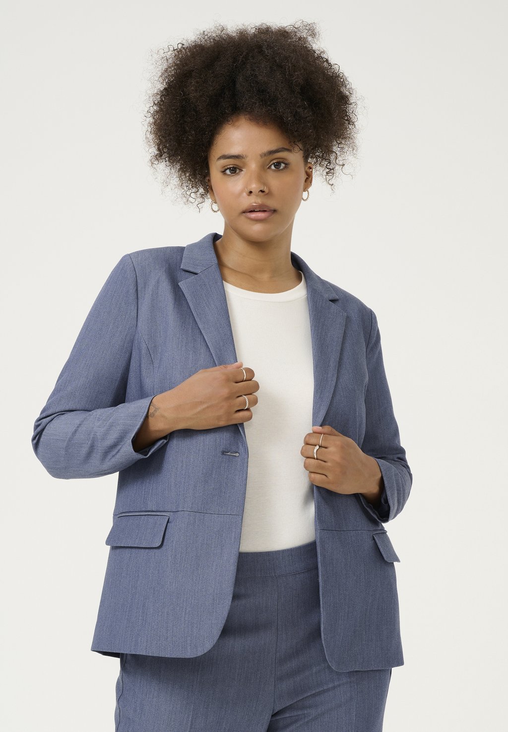 Короткое пальто SAKIRA Kaffe Curve, синий
Короткое пальто SAKIRA Kaffe Curve, синий