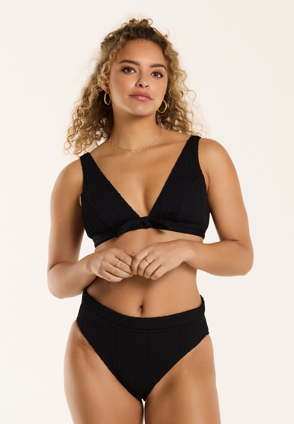 Бикини TEDDY FIXED TRIANGLE SET HIGHWAIST Shiwi, цвет black malta structure
Бикини TEDDY FIXED TRIANGLE SET HIGHWAIST Shiwi, цвет black malta structure