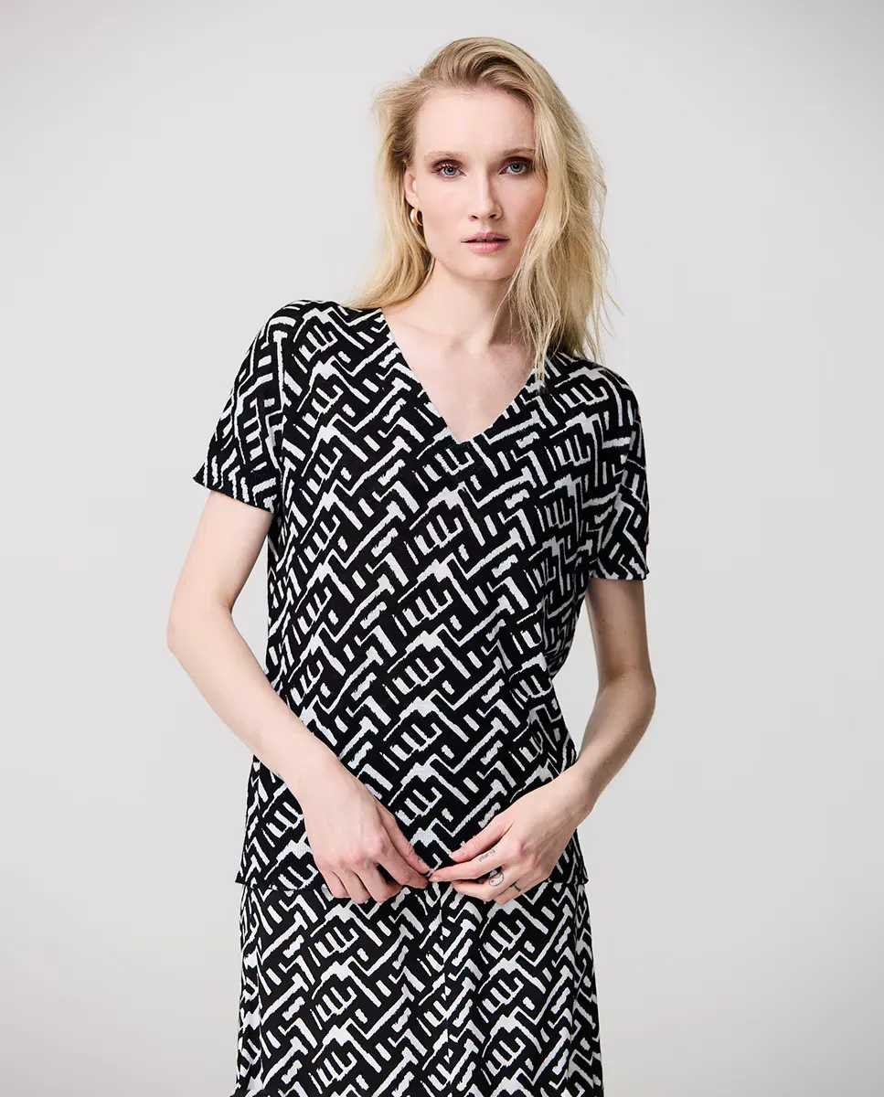 Женский джемпер с геометрическим узором и v-образным вырезом Escorpion, белый
Женский джемпер с геометрическим узором и v-образным вырезом Escorpion, белый