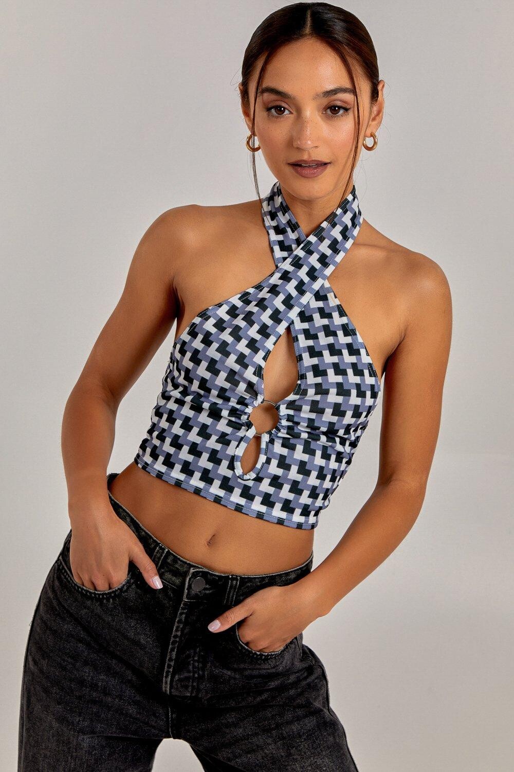 Топ с вырезом халтер и геометрическим принтом Pink Vanilla, черный
Топ с вырезом халтер и геометрическим принтом Pink Vanilla, черный