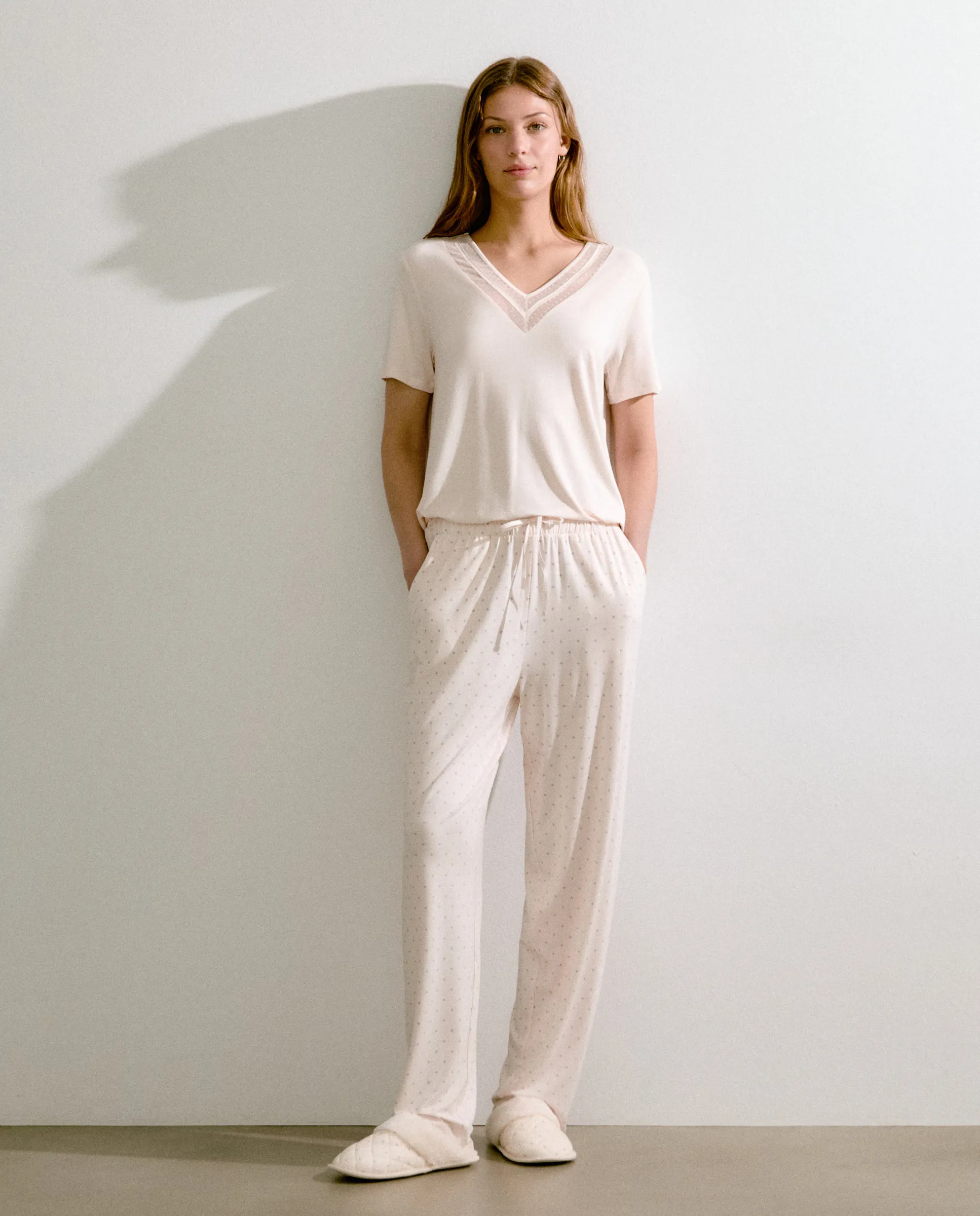 Женские прямые пижамные брюки с помпонами Énfasis, цвет 120 Crudo
Женские прямые пижамные брюки с помпонами Énfasis, цвет 120 Crudo