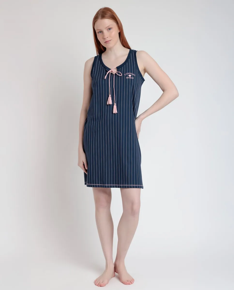 Короткая женская ночная рубашка из полосатого трикотажа Admas, тёмно-синий
Короткая женская ночная рубашка из полосатого трикотажа Admas, тёмно-синий