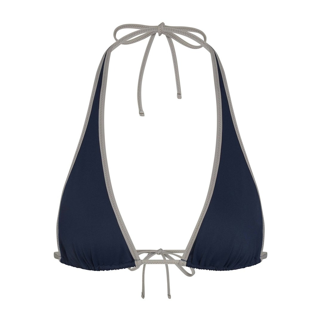 Купальник SKIMS Signature Swim Halter Plunge Bikini, темно-синий
Купальник SKIMS Signature Swim Halter Plunge Bikini, темно-синий