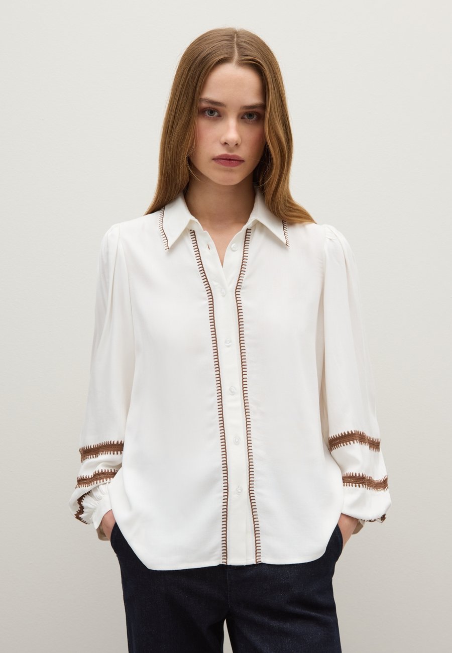 Блуза PIOMBO REGULAR FIT WITH EMBROIDERED DETAILS, White
Блуза PIOMBO REGULAR FIT WITH EMBROIDERED DETAILS, White