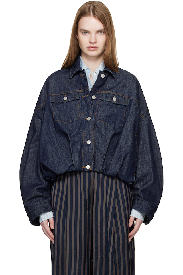 Dries Van Noten Темно-Синяя джинсовая куртка с объемным низом
Dries Van Noten Темно-Синяя джинсовая куртка с объемным низом