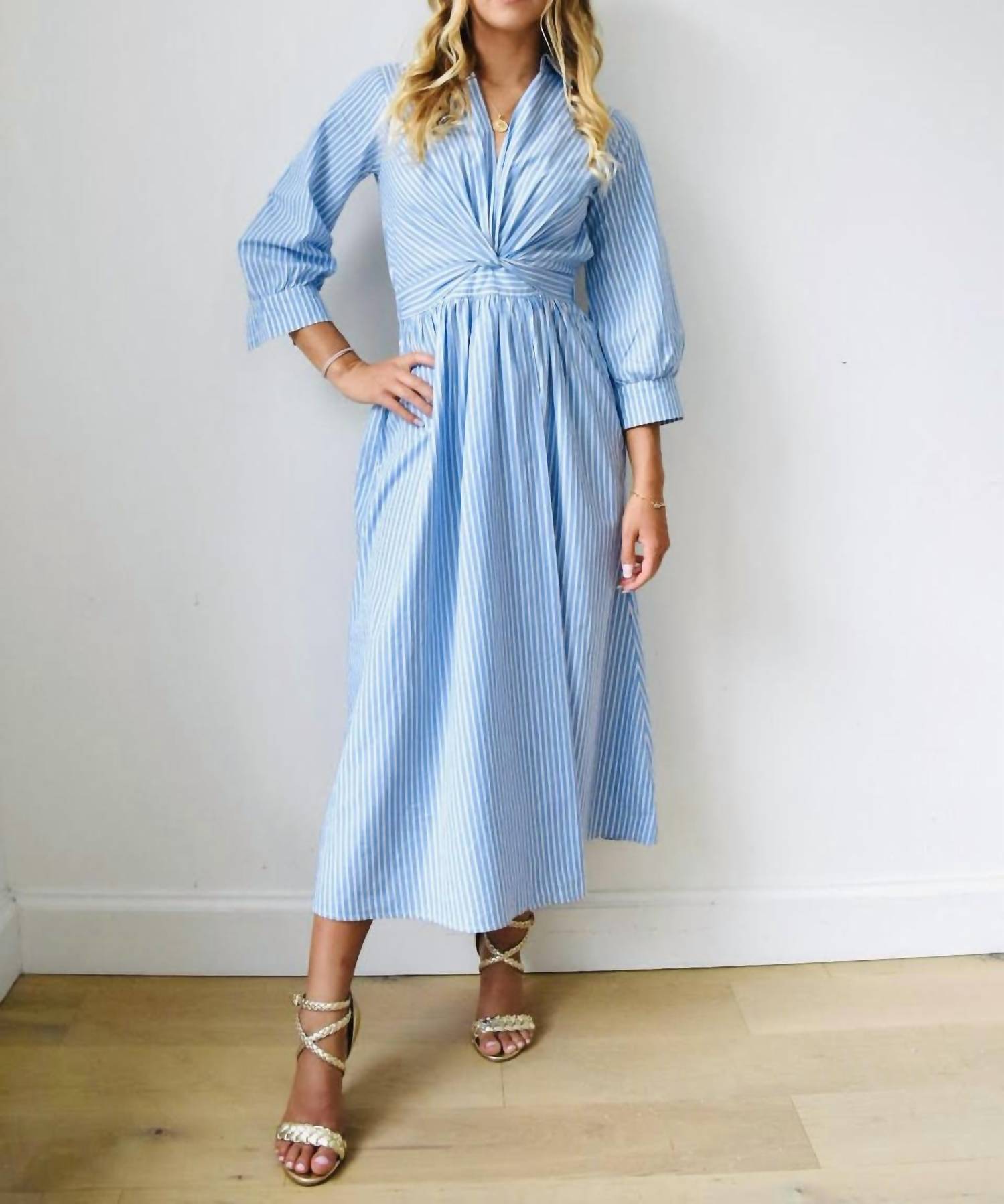 Платье Дианы в синюю полоску WKND WYFR
Платье Дианы в синюю полоску WKND WYFR