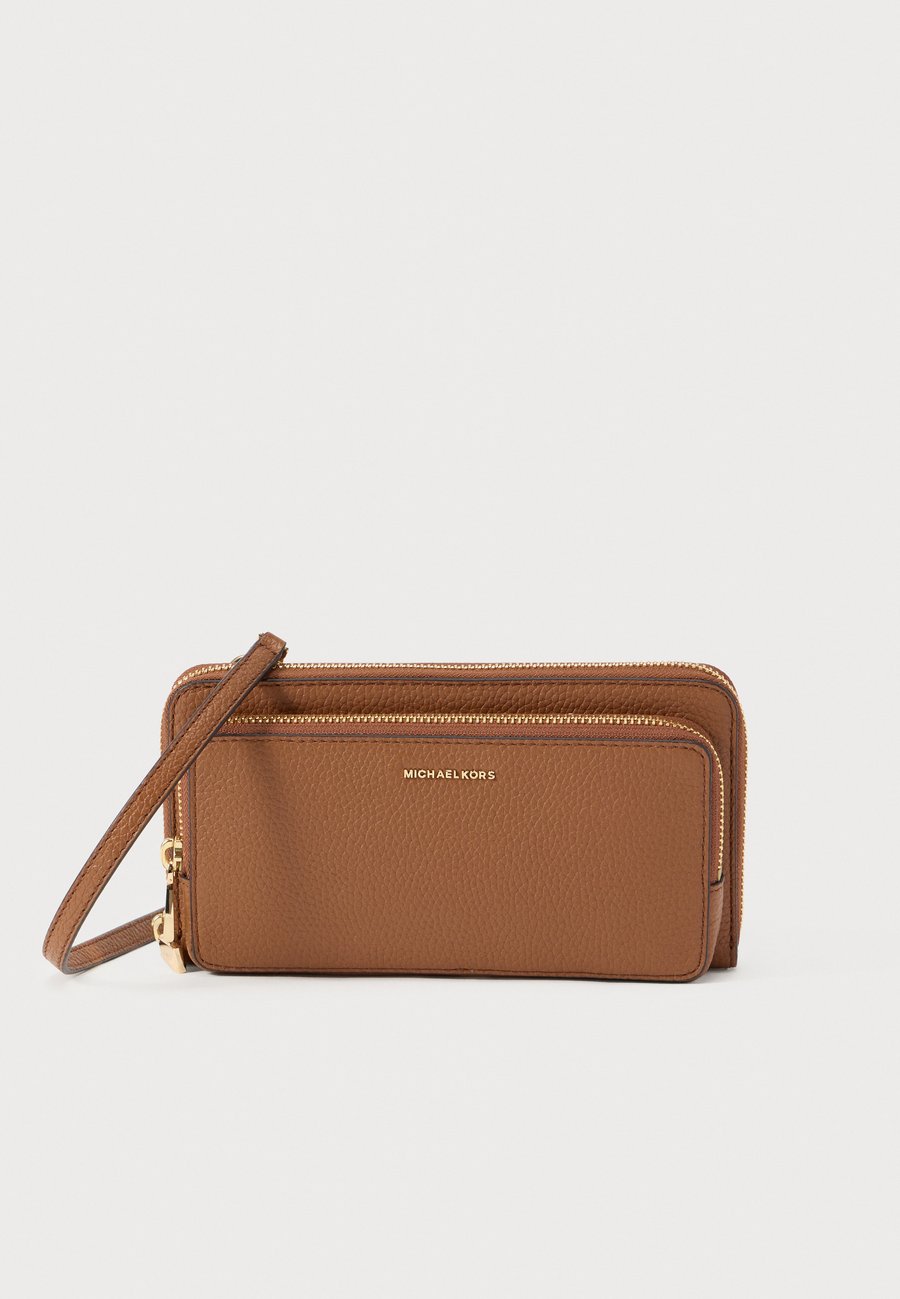 Сумка кросс-боди MICHAEL Michael Kors JET SET CONTINENTAL, Brown
Сумка кросс-боди MICHAEL Michael Kors JET SET CONTINENTAL, Brown
