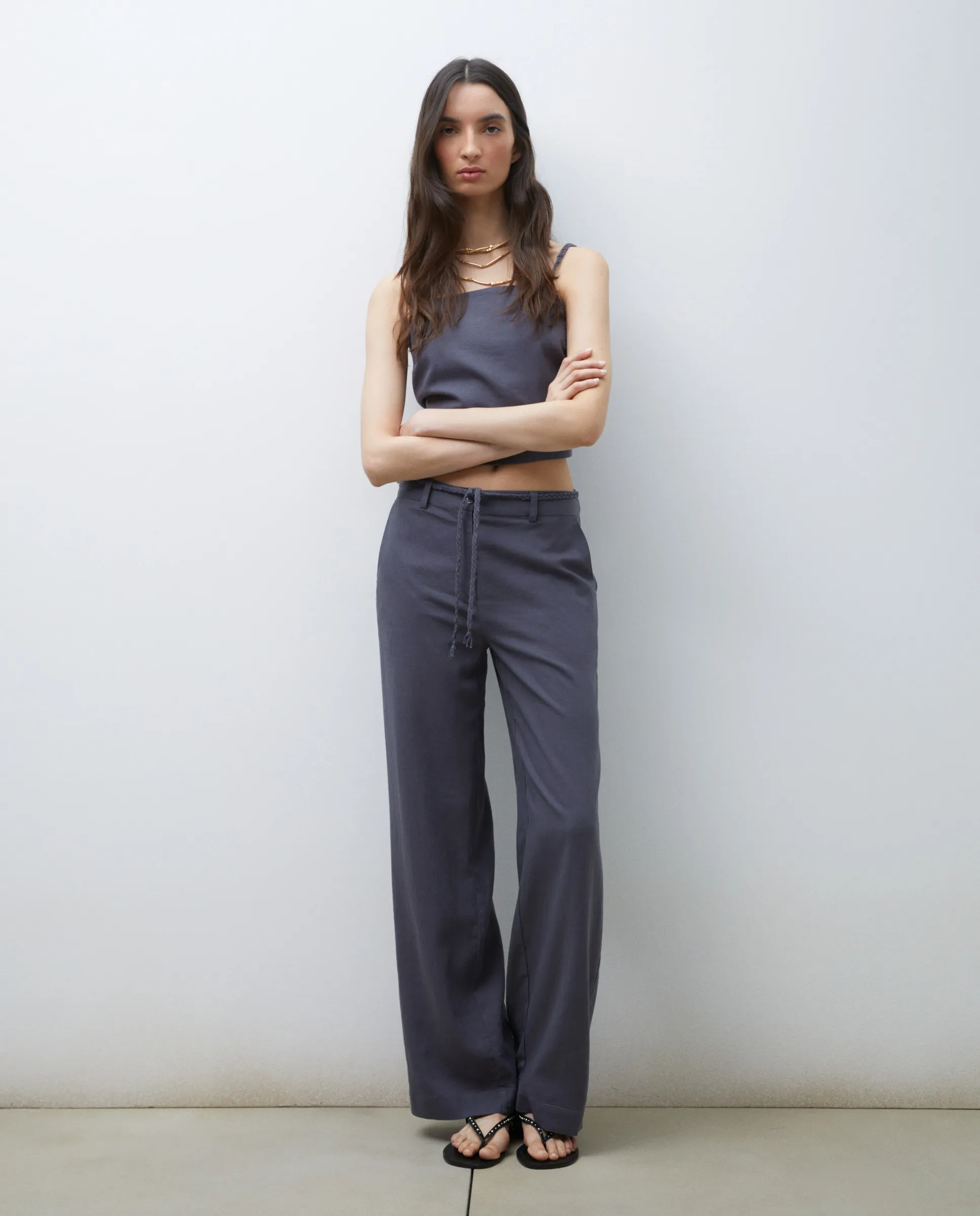 Женские широкие брюки с плетёным поясом Tintoretto, антрацитовый 
Женские широкие брюки с плетёным поясом Tintoretto, антрацитовый