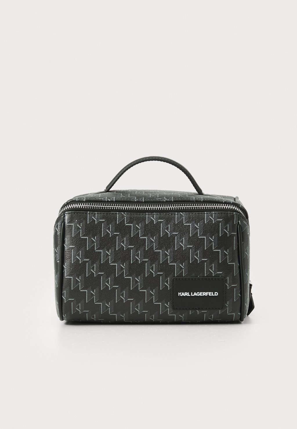 Косметичка VOYAGE WASHBAG KARL LAGERFELD, черный
Косметичка VOYAGE WASHBAG KARL LAGERFELD, черный