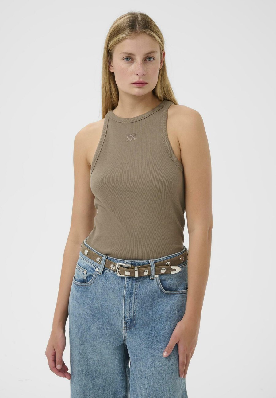 Топ Gestuz DREW LOGO TANK 2.0, Walnut/Beige
Топ Gestuz DREW LOGO TANK 2.0, Walnut/Beige