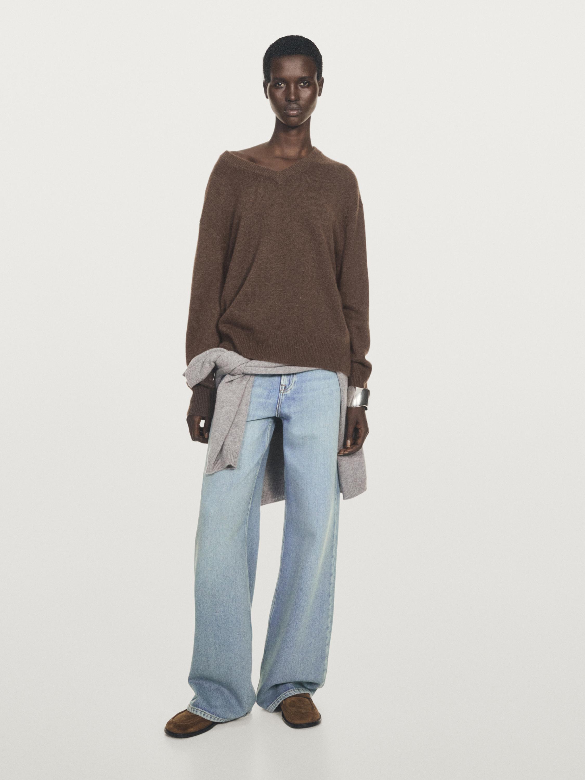 Вязаный свитер из 100% кашемира с V-образным вырезом Massimo Dutti, коричневый
Вязаный свитер из 100% кашемира с V-образным вырезом Massimo Dutti, коричневый