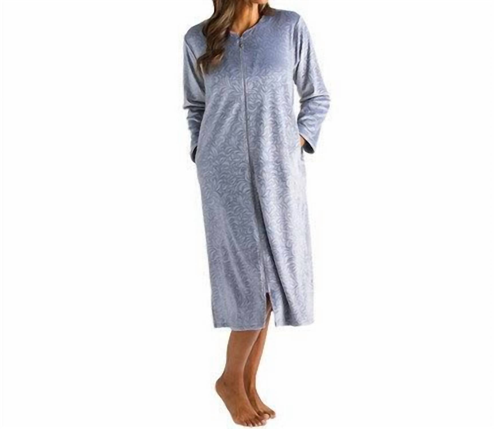 Халат на молнии с цветочным тиснением, серый SOFTiES
Халат на молнии с цветочным тиснением, серый SOFTiES