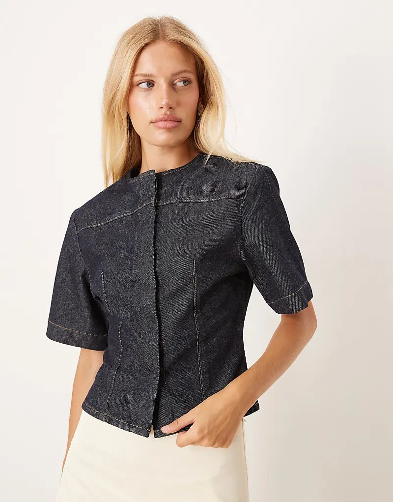 Джинсовый топ без воротника с короткими рукавами ASOS DESIGN цвета индиго
Джинсовый топ без воротника с короткими рукавами ASOS DESIGN цвета индиго