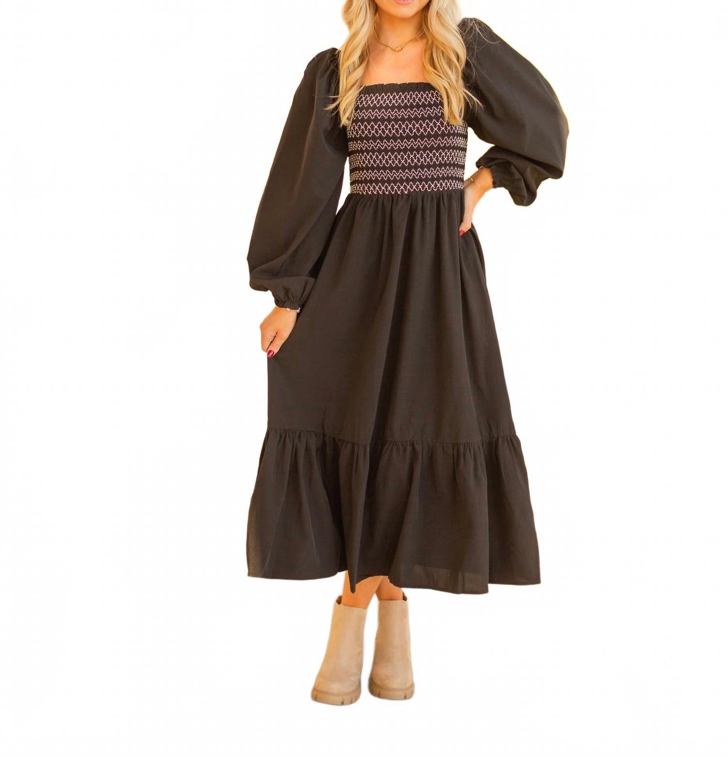 Платье Mabry миди черное In February
Платье Mabry миди черное In February