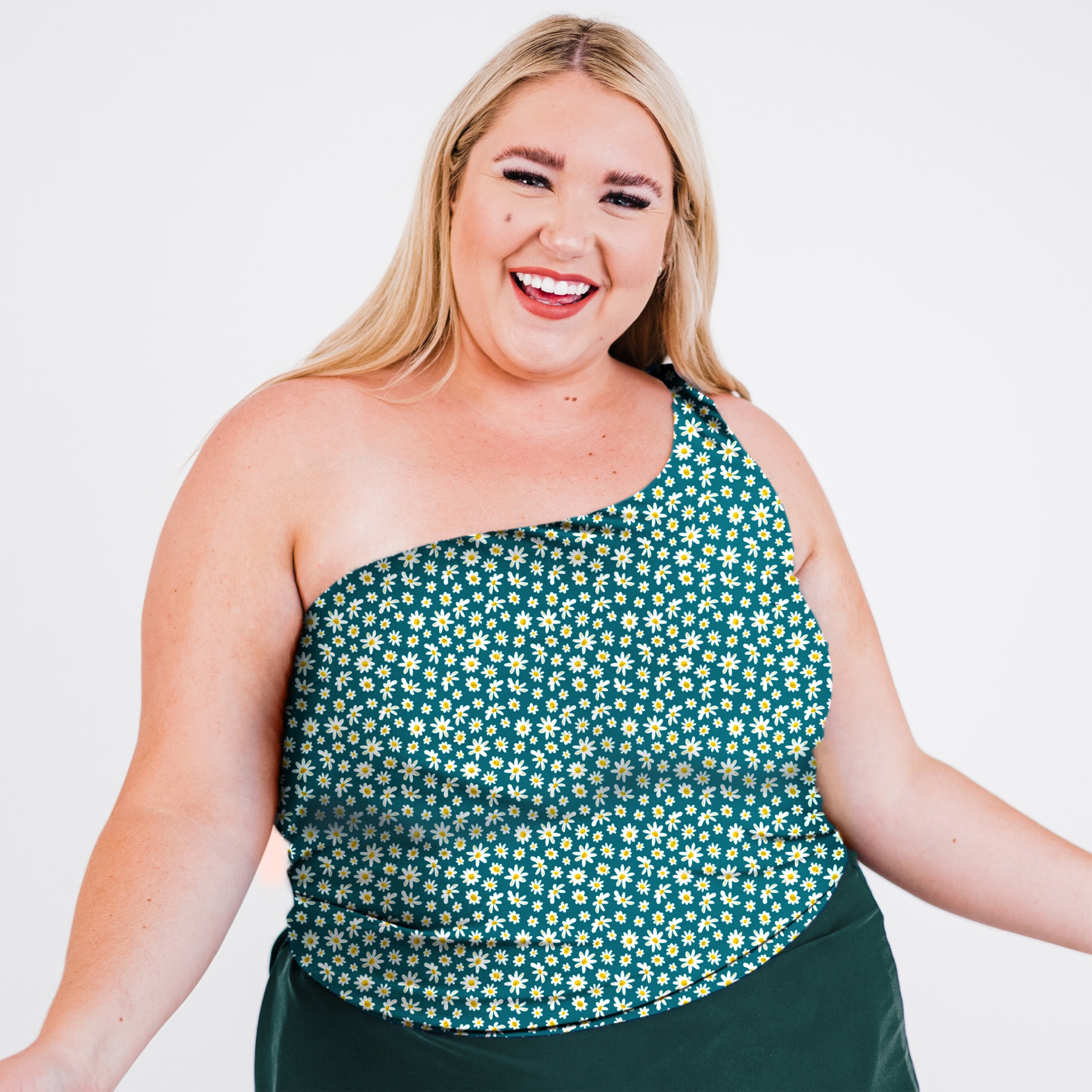 Женский укороченный топ для плавания Layla с одним плечом и встроенным бюстгальтером Calypsa, цвет dark jade daisies 
Женский укороченный топ для плавания Layla с одним плечом и встроенным бюстгальтером Calypsa, цвет dark jade daisies