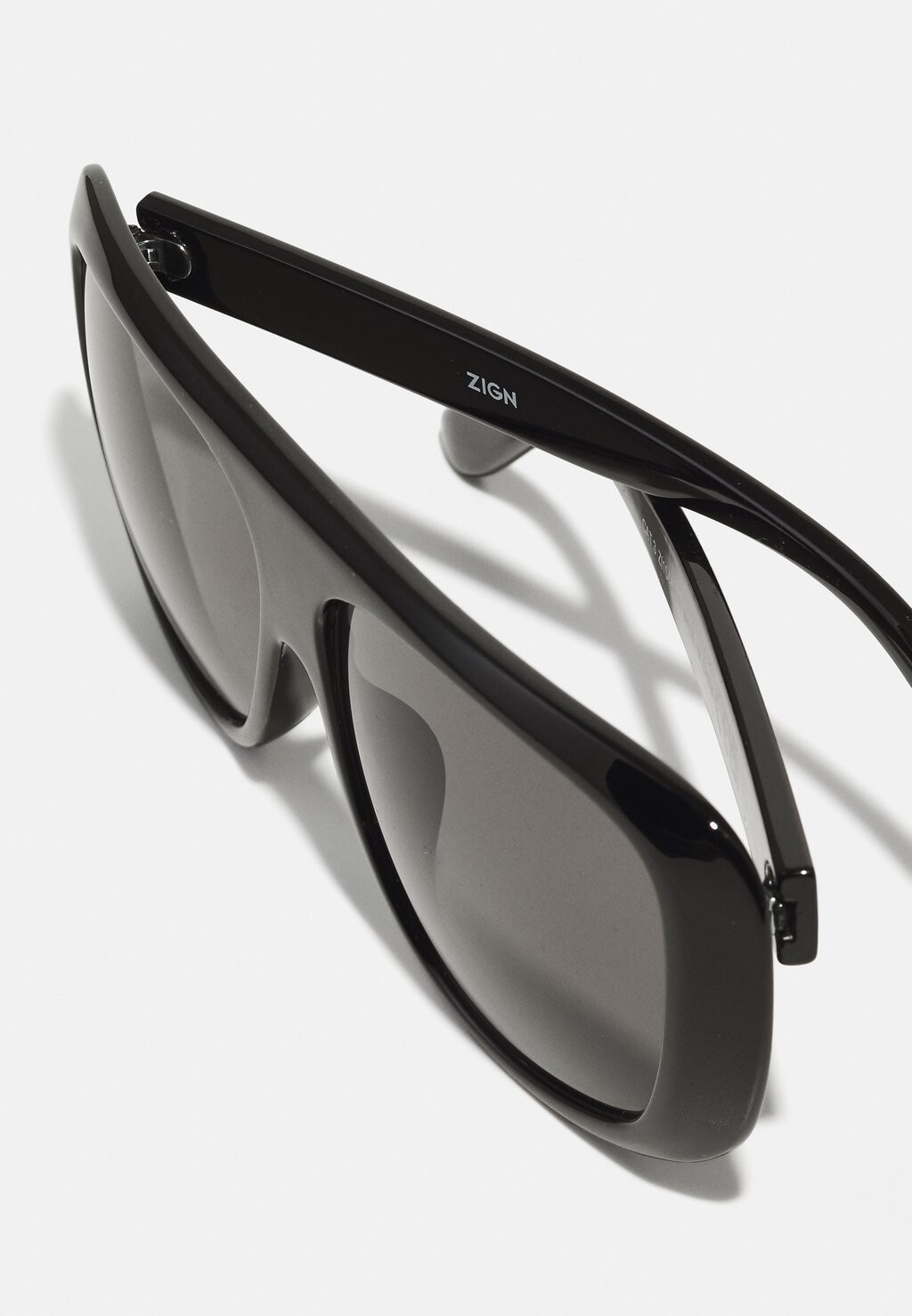 Солнцезащитные очки Unisex Zign, черные
Солнцезащитные очки Unisex Zign, черные