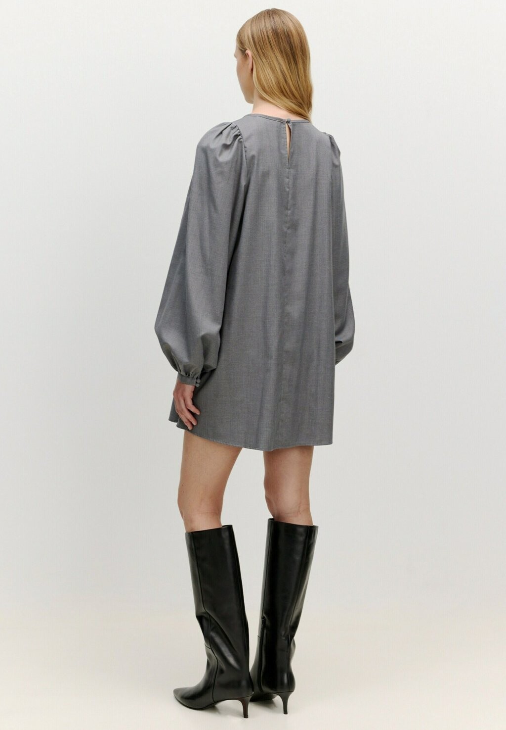 Дневное платье MAIJA EDITED, серый
Дневное платье MAIJA EDITED, серый