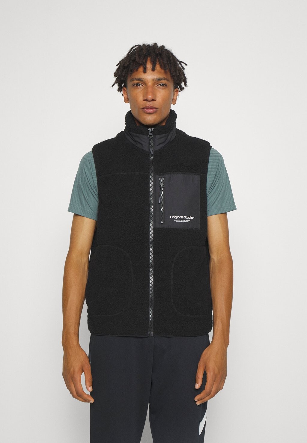 Жилет Jack & Jones BODYWARMER SN, черный
Жилет Jack & Jones BODYWARMER SN, черный