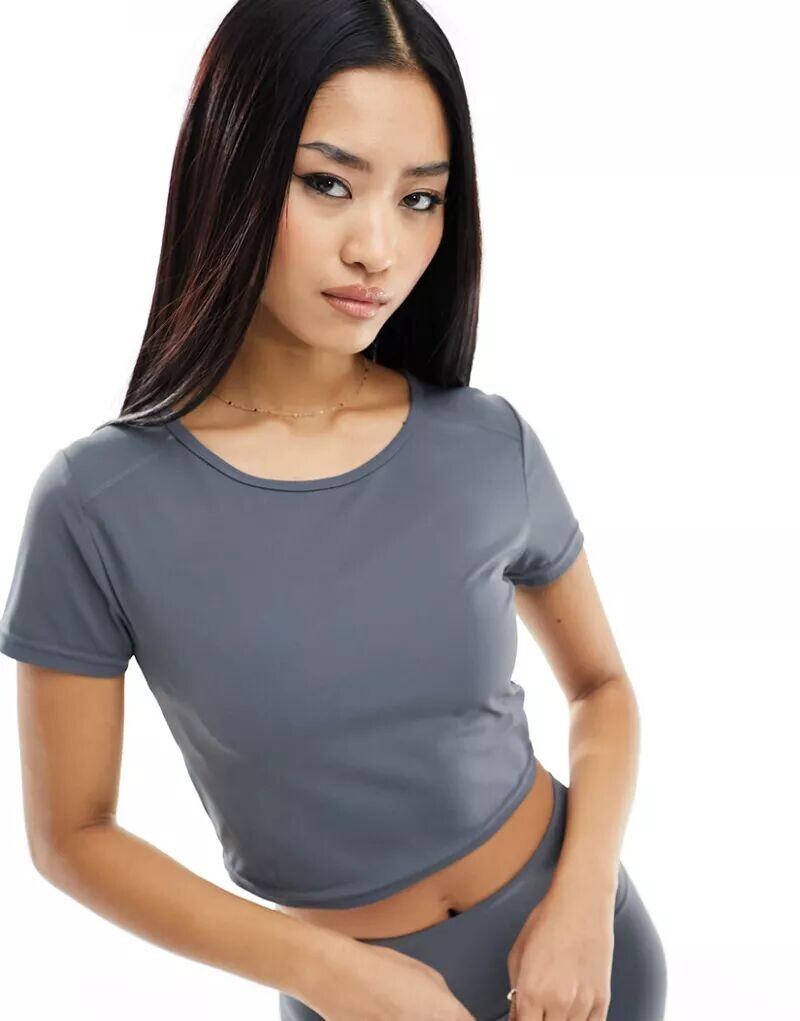 Супермягкий приталенный топ с короткими рукавами Urban Threads темно-серого цвета
Супермягкий приталенный топ с короткими рукавами Urban Threads темно-серого цвета