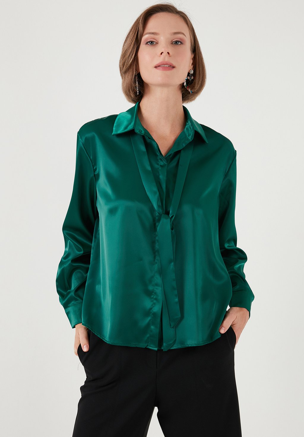 Блузка на пуговицах REGULAR FIT LELA, темно-зеленый
Блузка на пуговицах REGULAR FIT LELA, темно-зеленый