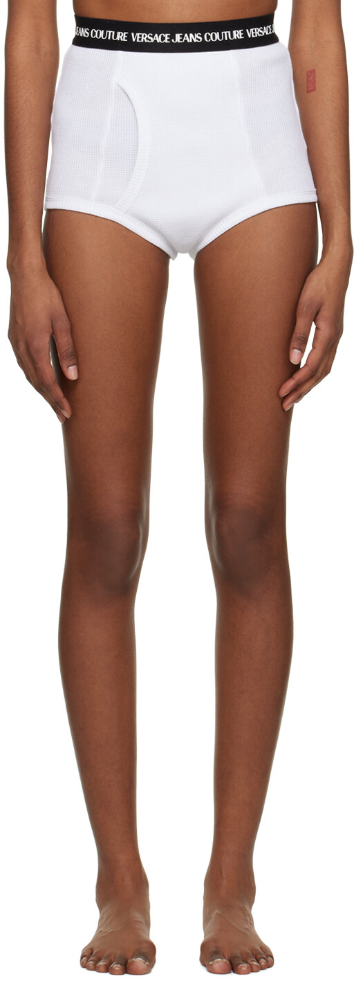 Белые шорты с принтом Versace Jeans Couture
Белые шорты с принтом Versace Jeans Couture