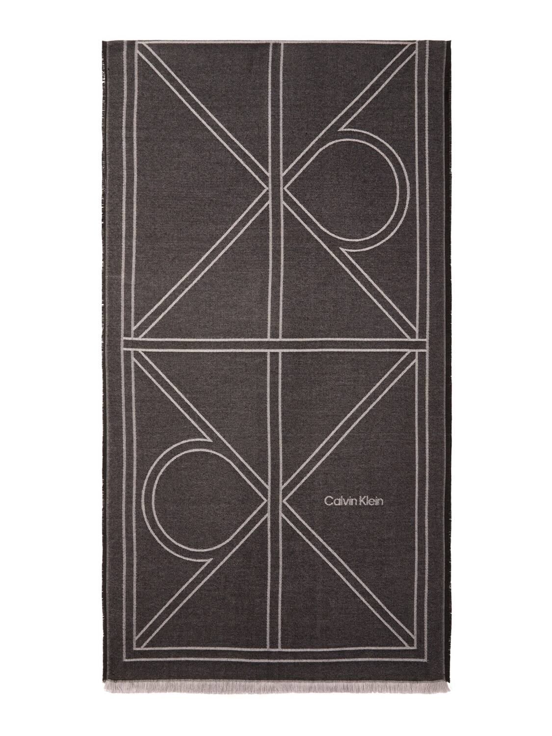 Calvin Klein Шарф в крапинку черный
Calvin Klein Шарф в крапинку черный