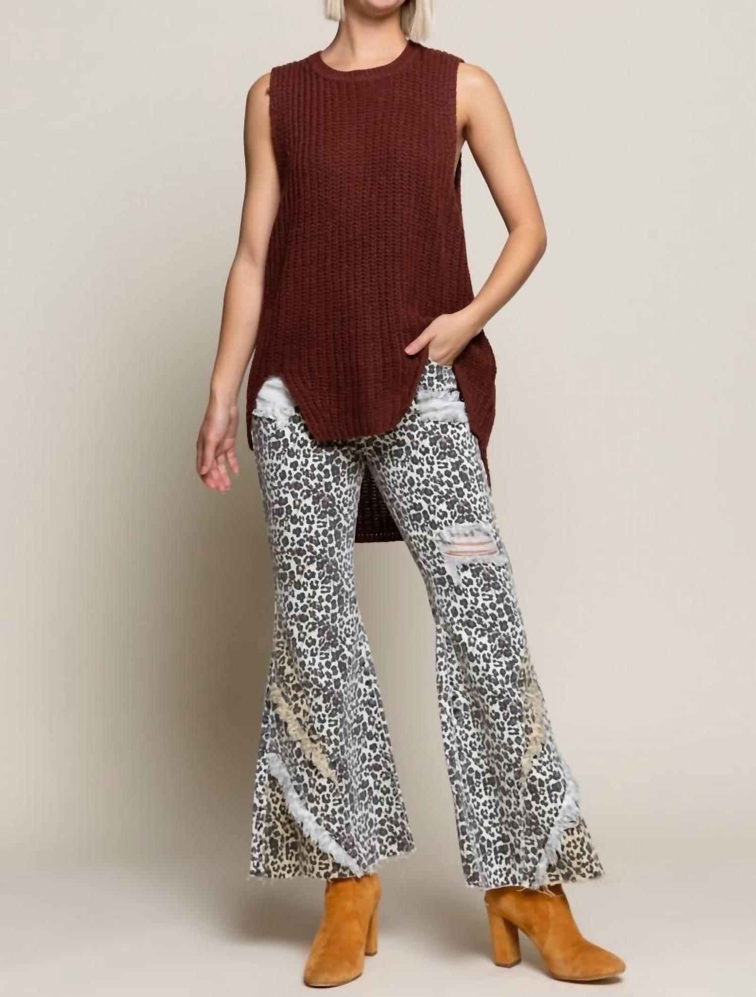 Свитер без рукавов цвета обожженного кирпича в кирпично-красном цвете POL
Свитер без рукавов цвета обожженного кирпича в кирпично-красном цвете POL