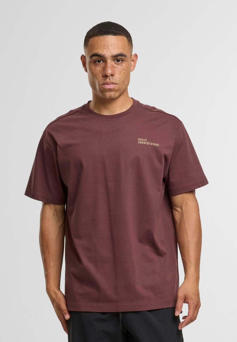 Футболка HALO Print T-shirt, Bitter Chocolate/Dark Brown, Коричневый, Футболка HALO Print T-shirt, Bitter Chocolate/Dark Brown
Футболка HALO Print T-shirt, Bitter Chocolate/Dark Brown, Коричневый, Футболка HALO Print T-shirt, Bitter Chocolate/Dark Brown