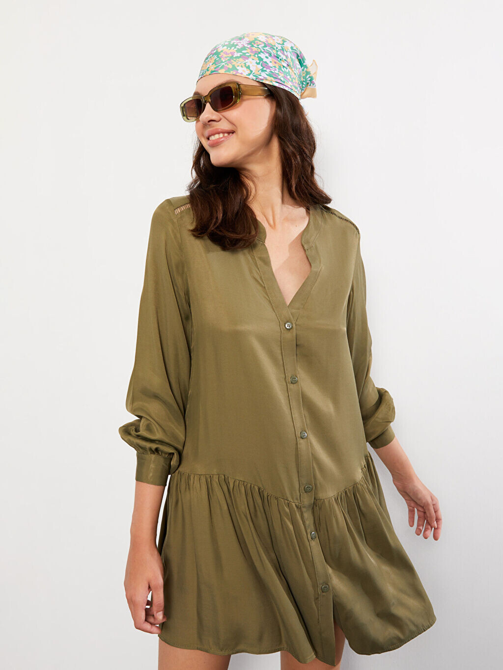 Женское платье из габардина прямого кроя со свободным воротником и длинными рукавами LCW Casual
Женское платье из габардина прямого кроя со свободным воротником и длинными рукавами LCW Casual