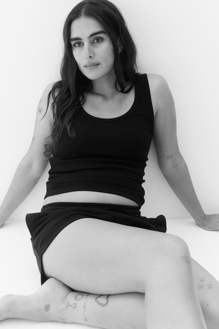 Майка в рубчик H&M, черный
Майка в рубчик H&M, черный