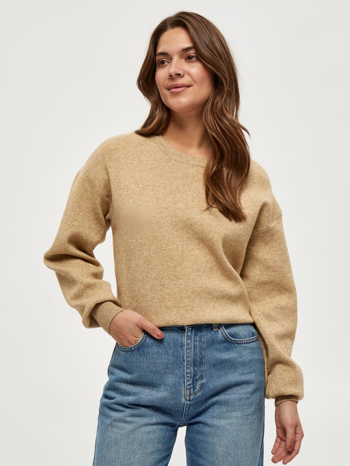 Свитер в теплом песке minus
Свитер в теплом песке minus