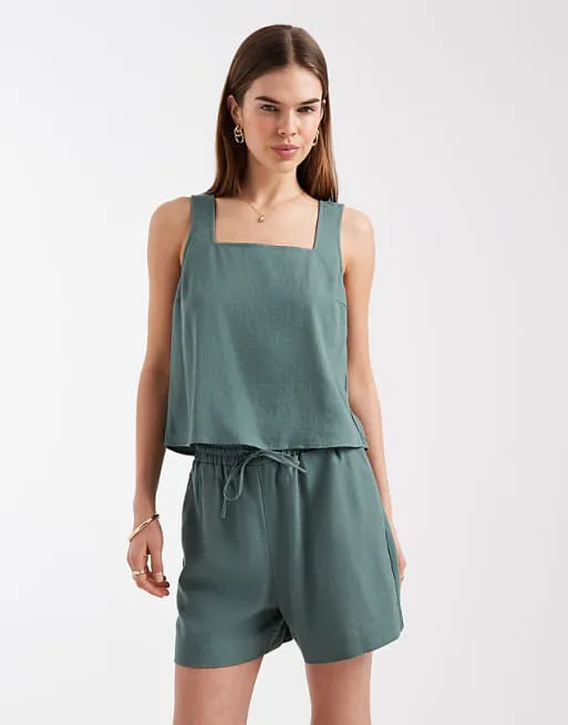 Зеленые льняные шорты из бумажной сумки с завязкой на талии Vero Moda
Зеленые льняные шорты из бумажной сумки с завязкой на талии Vero Moda