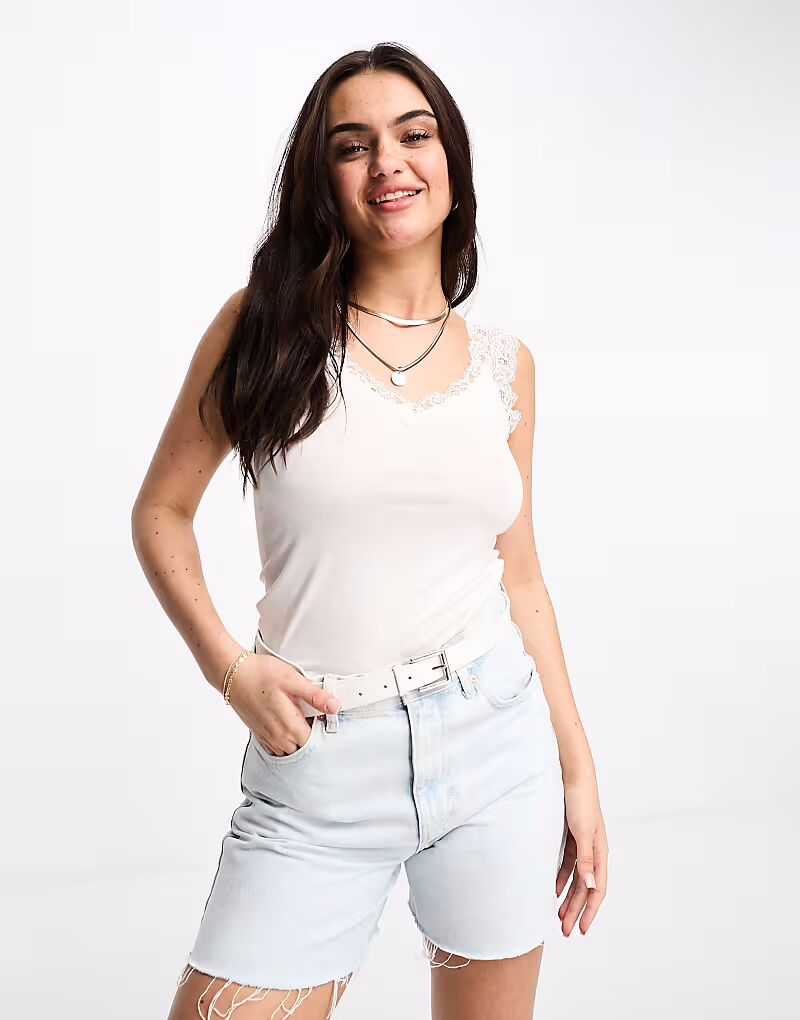 Изделия - Белая майка с V-образным вырезом и кружевной отделкой Pieces
Изделия - Белая майка с V-образным вырезом и кружевной отделкой Pieces