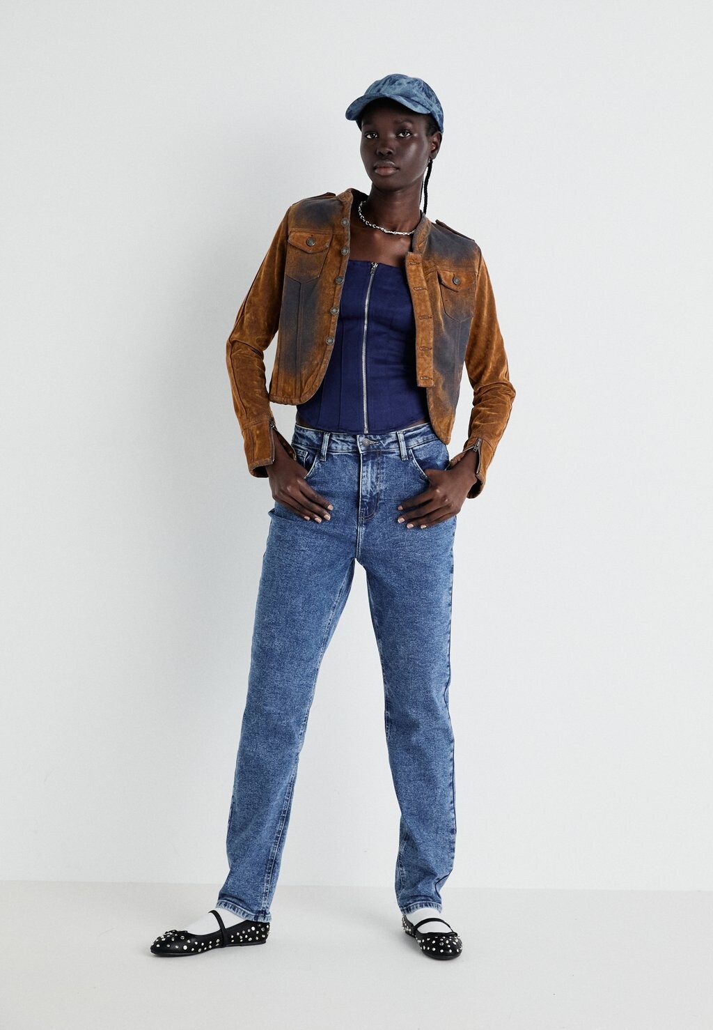 Джинсы прямого кроя NMDAISY MOM FIT JEAN Noisy May, синие джинсы
Джинсы прямого кроя NMDAISY MOM FIT JEAN Noisy May, синие джинсы