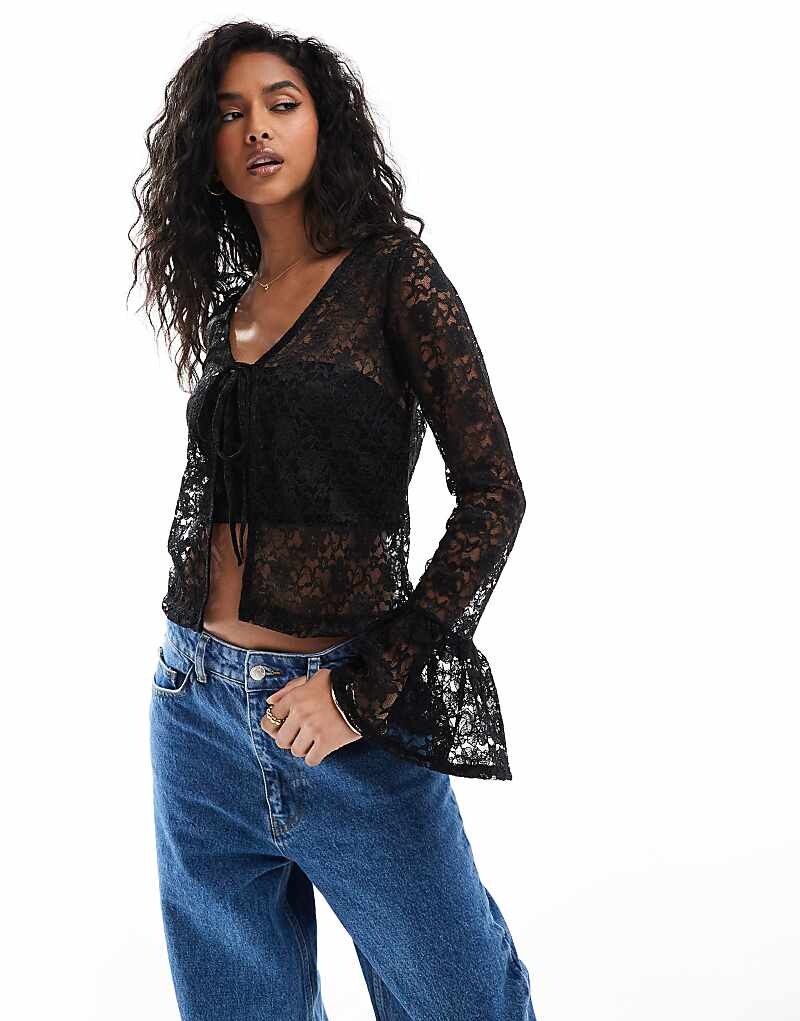 ASOS DESIGN – черный топ с завязками спереди с рюшами 
ASOS DESIGN – черный топ с завязками спереди с рюшами
