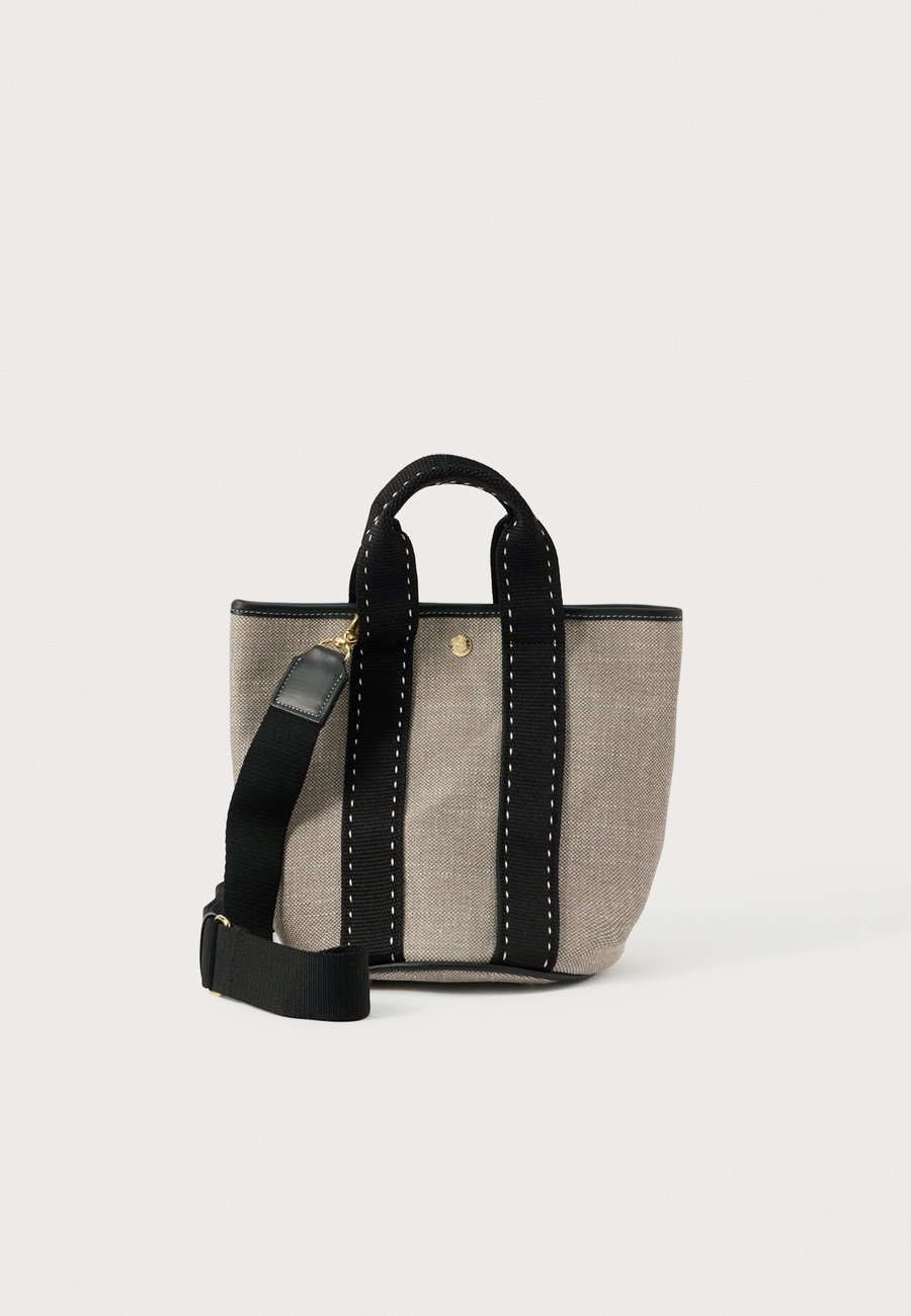 Сумка Rue de Verneuil CRUISE BUCKET, Black Sellier/Grey
Сумка Rue de Verneuil CRUISE BUCKET, Black Sellier/Grey