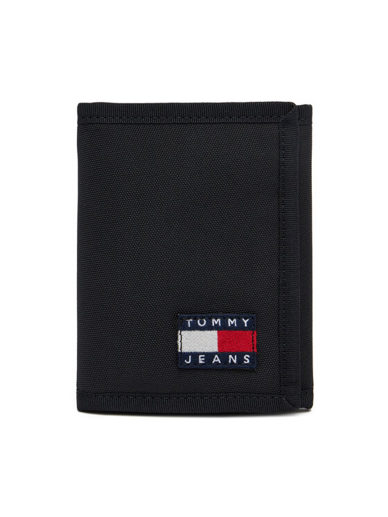 Маленький мужской кошелек Tjm Ess Daily Nylon Tri Wallet AM0AM13269 Tommy Jeans, черный 
Маленький мужской кошелек Tjm Ess Daily Nylon Tri Wallet AM0AM13269 Tommy Jeans, черный