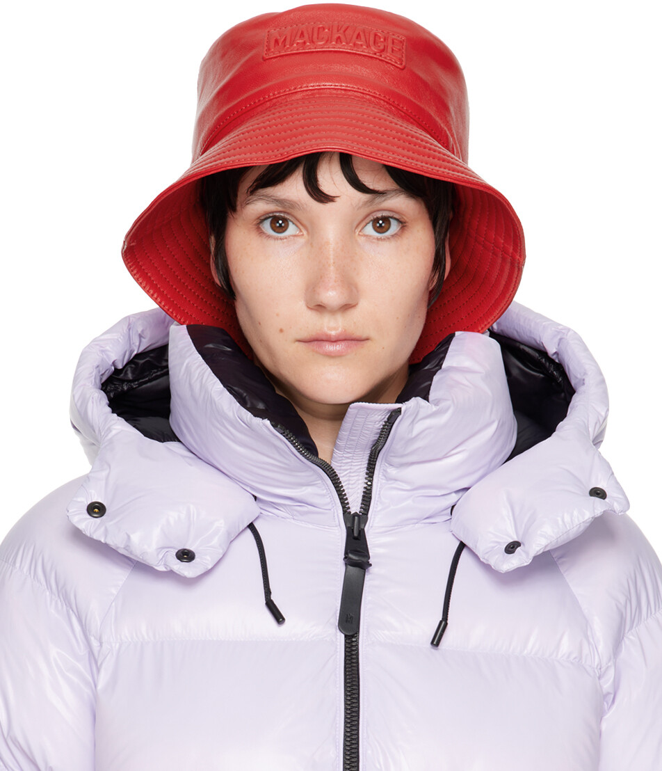 Красная панама с логотипом Mackage
Красная панама с логотипом Mackage