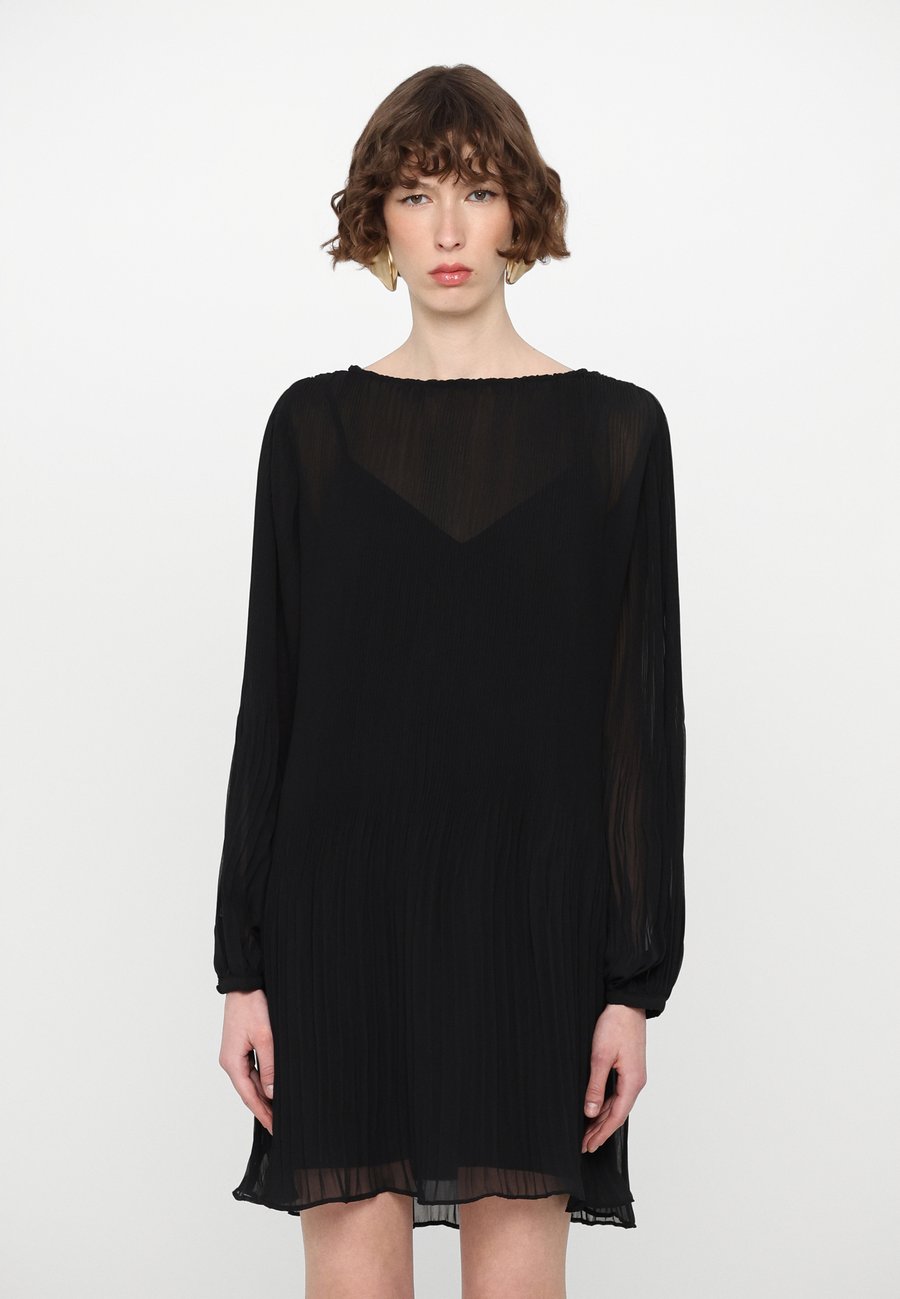 Платье Maisonêtre JEAN MINI DRESS, Black
Платье Maisonêtre JEAN MINI DRESS, Black