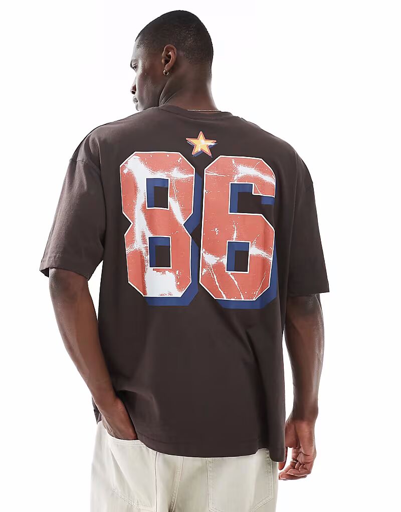 Футболка свободного кроя ASOS DESIGN со спортивной графикой коричневого цвета
Футболка свободного кроя ASOS DESIGN со спортивной графикой коричневого цвета