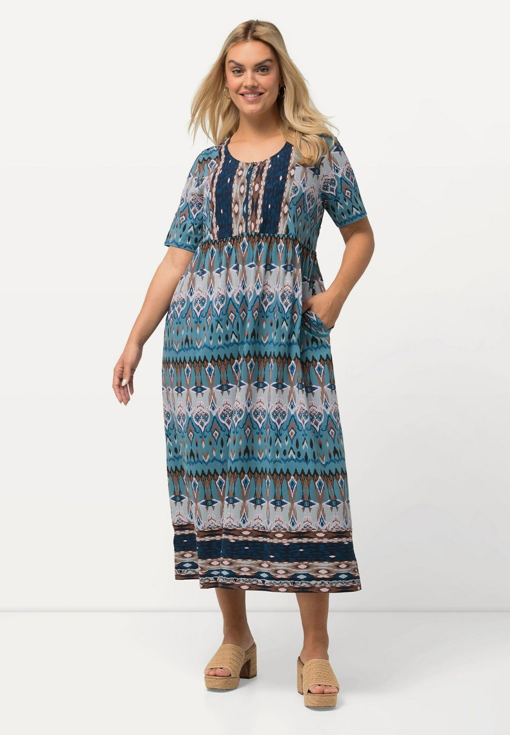 Платье из джерси IKAT-INSPIRED SHORT SLEEVE Ulla Popken, синий
Платье из джерси IKAT-INSPIRED SHORT SLEEVE Ulla Popken, синий