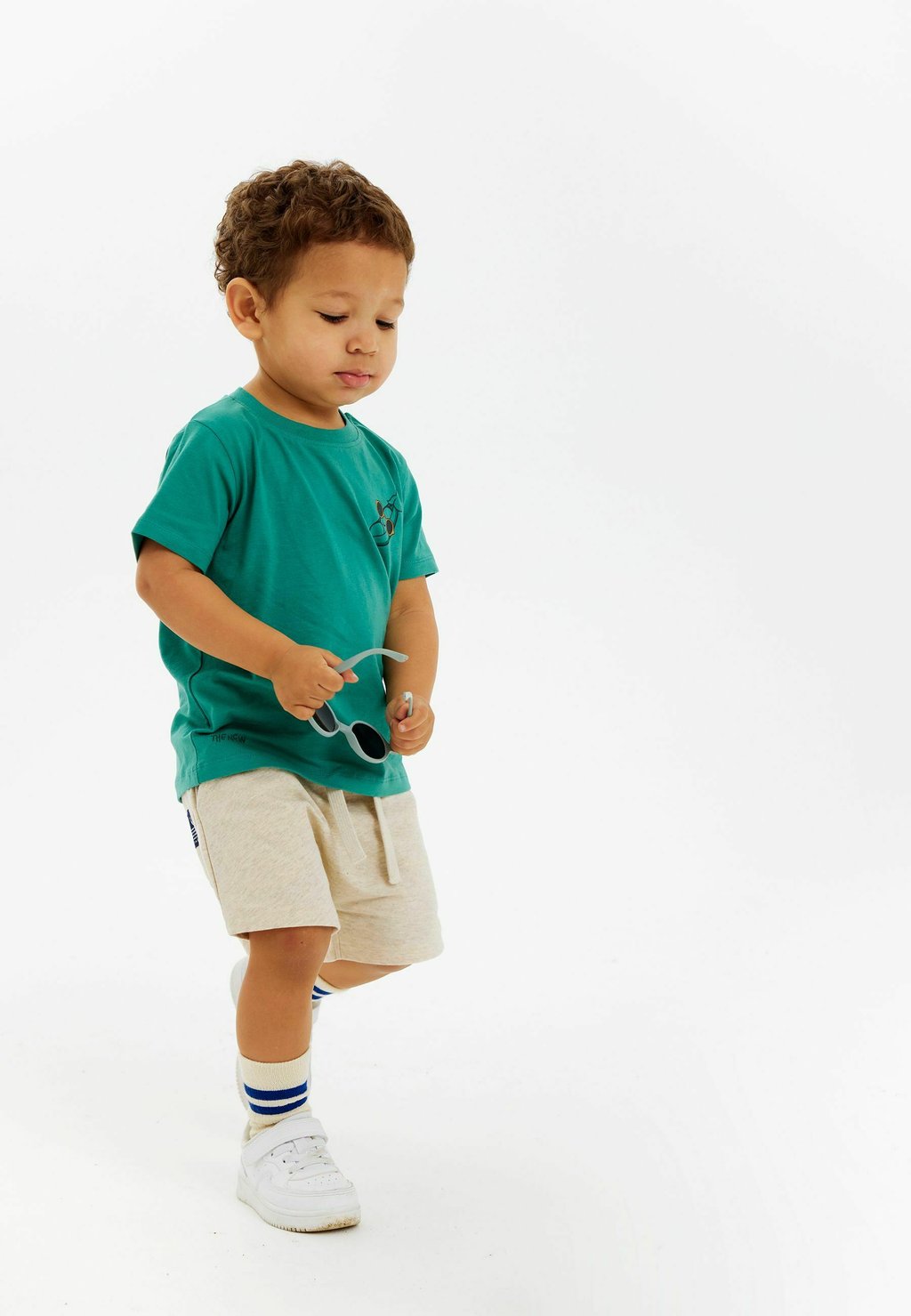 Футболка с принтом TEE The New, зеленый 
Футболка с принтом TEE The New, зеленый