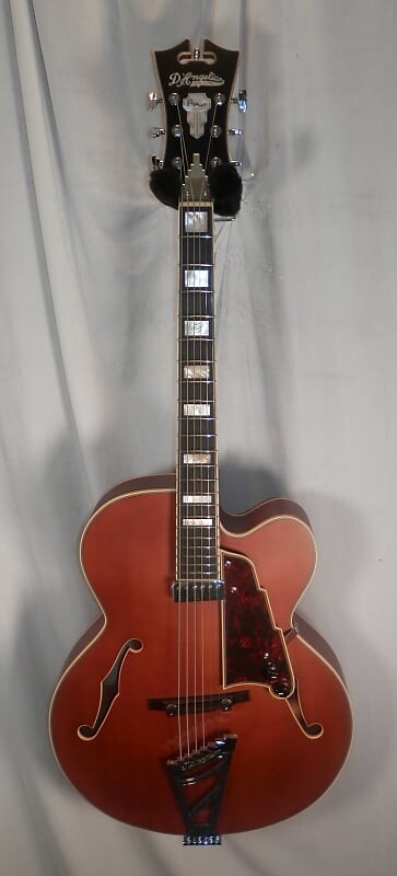 Электрогитара D'Angelico Premier EXL-1 Satin Walnut Hollowbody Archtop Electric with gig bag DAPEXL1SWLT
Электрогитара D'Angelico Premier EXL-1 Satin Walnut Hollowbody Archtop Electric with gig bag DAPEXL1SWLT