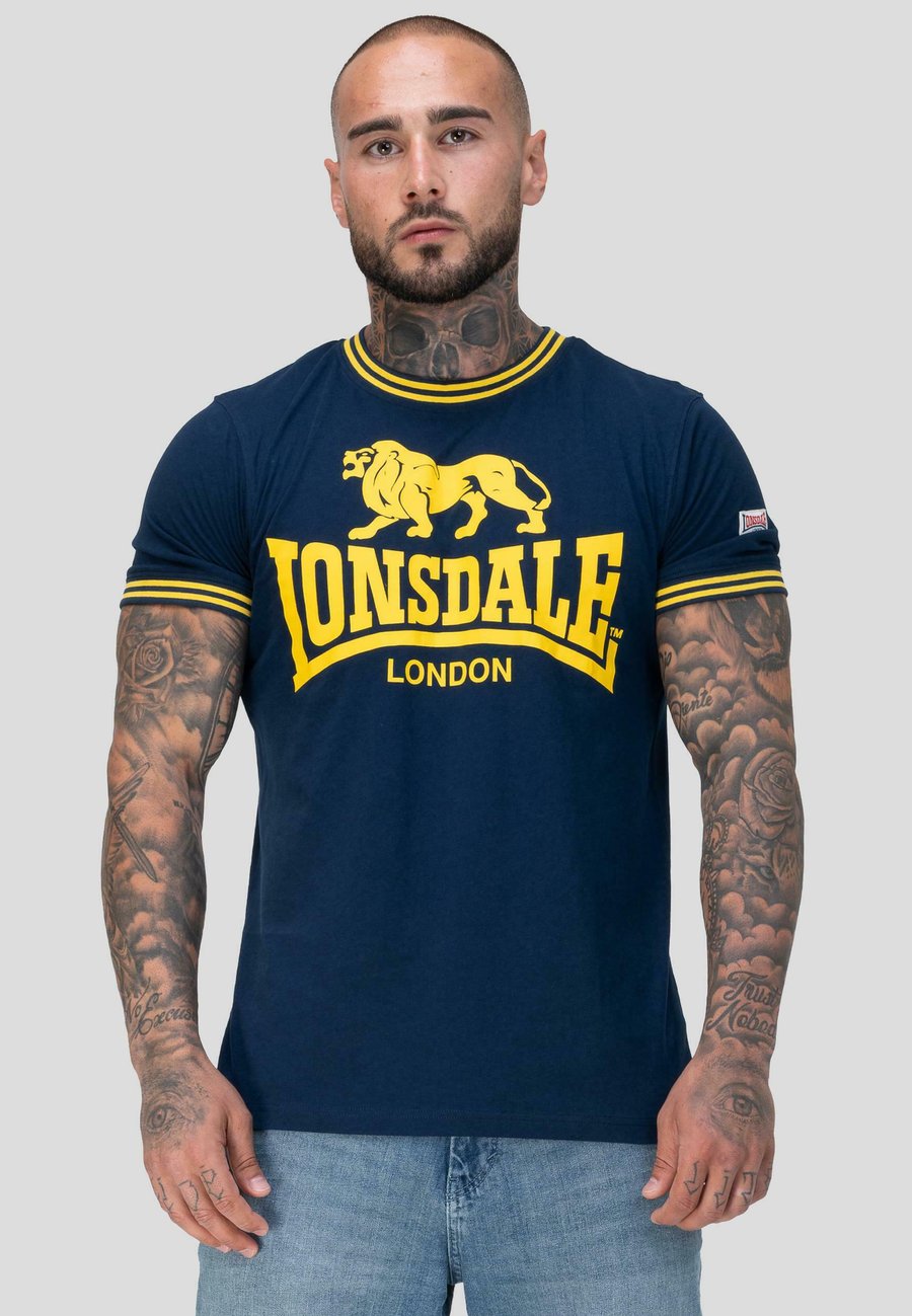 Футболка Lonsdale LEES, Dark Navy Yellow/Blue, Желтый, Футболка Lonsdale LEES, Dark Navy Yellow/Blue
Футболка Lonsdale LEES, Dark Navy Yellow/Blue, Желтый, Футболка Lonsdale LEES, Dark Navy Yellow/Blue