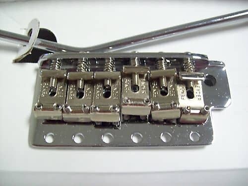 Оригинальный Fender '62 Reissue Strat LEFTY Tremolo Assembly, 099-2049-002
Оригинальный Fender '62 Reissue Strat LEFTY Tremolo Assembly, 099-2049-002