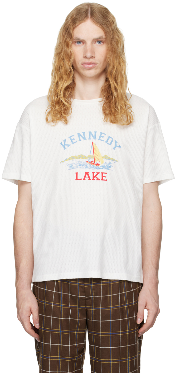 Белая футболка Kennedy Lake Bode
Белая футболка Kennedy Lake Bode