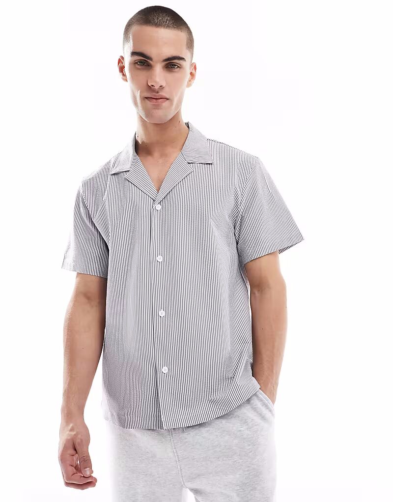 Рубашка Boss из сирсакера в полоску синего и белого цвета BOSS Orange 
Рубашка Boss из сирсакера в полоску синего и белого цвета BOSS Orange